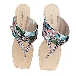 DONALD J PLINER Mimi Jungle Thong Sandal Size 7.5